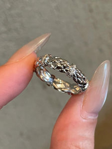 แหวนคู่รักสไตล์เรโทรแบบกลวงสำหรับผู้หญิงดีไซน์ไม่ซ้ำใครหรูหรา แหวนคู่รักแบบเรขาคณิตที่ไม่ซ้ำใครสำหรับผู้หญิง แหวนแฟชั่น