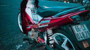 Bộ vỏ nhựa xe máy Sirius hàng Việt Nam màu Đỏ Kendy nhám Trắng