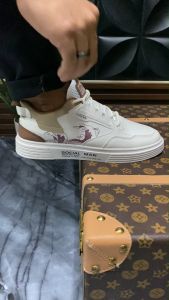 SK ONLINE: Sepatu Pria Terbaru & K53 Sepatu Olahraga Kulit Musim Panas Pria