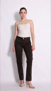 Celana Panjang Wanita Cokelat Tua Twill Soft: Pilihan Ideal untuk Aktivitas Sehari-hari