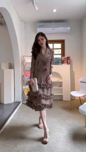 ส่งเร็ว! Izzey Dress  เดรสตัวยาวอัดพลีททรงสวย รุ่นนี้แพทเทิร์นแขนยาว 😍 คอปกสูท แต่งระบายรอบตัว ถึง 3 เลเยอร์ ดีเทลแน่นๆๆๆ ไฮโซวววว ✨✨✨✨✨