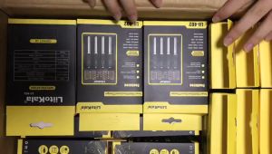 Sạc Đa Năng Siêu Nhanh LiitiKala Đầu USB 4 Khe Cho Pin Tiểu AA Pin Đũa AAA và Pin Li-on 3.7V: 18650 26550... Có Đèn Báo Mức Pin Đang Sạc Tiện Lợi và Tiết Kiệm