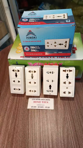 Ổ cắm điện 3 lỗ cắm đa năng chính hãng Vinamax Hinoki hàng Việt Nam chất lượng cao.