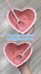 Chén trái tim kèm muỗng bát sứ họa tiết dâu hồng dễ thương tiện dụng