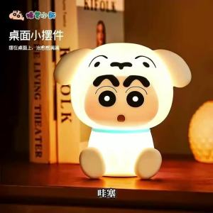 Bandai | Crayon Shin-chan Ánh Sáng Mềm Mại Dễ Thương Pat Đèn Sáng Tạo Đầu Giường Đèn Ngủ Môi Trường Xung Quanh Trang Trí Quà Tặng Sinh Nhật Của Bạn Bè Người Lớn Cosplay Chống Đỡ
