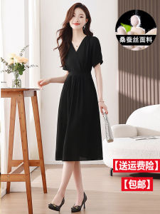 ชุดเดรสไหมสีดำสไตล์ฝรั่งเศส ทรงเอ เอวกลาง คอวี แขนสั้น กระโปรงยาวปานกลาง ทรงสลิมฟิต ทรงเข้ารูป ฤดูร้อน 2025