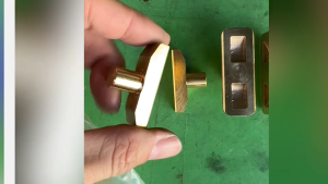 ตัวเขี่ยเกียร์ก้ามปูร่วม ISUZU ZF270 (ตัวเล็ก 10/22มม) (ตัวใหญ่ 14/23มม) ลิ่มเขี่ยเกียร์ ตัวหนอนทองเหลืองอย่างดี