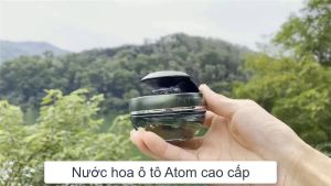 Nước hoa ô tô Atom cao cấp tỏa hương khử mùi oto sử dụng pin năng lượng mặt trời khuếch tán khắp xe chai lọ nước hoa để gắn kẹp taplo trang trí ôtô xe hơi