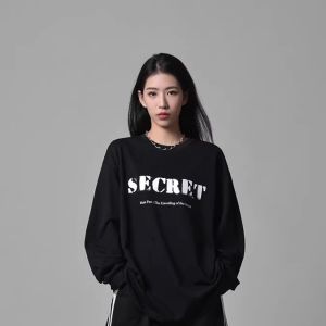 เสื้อยืดคอกลมแขนยาวทรงหลวมสำหรับผู้หญิง SLND เสื้อเชิ้ตพื้นฐานลายตัวอักษรพิมพ์แบบลำลอง ทรงหลวม สวมใส่สบาย