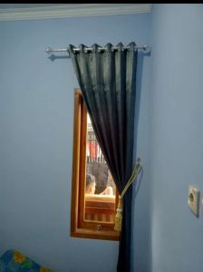 gorden jendela minimalis korden bahan inpor blackout polos serat premium L100X100