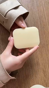 Mini Mirror กระจกแต่งหน้า ทรงสี่เหลี่ยม ขนาดเล็ก พร้อมหวีด้านใน กระจกแบบพกพา พับได้ G3475