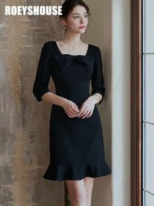 Đầm trơn đen cổ vuông tay lửng dáng a bèo nhỏ ở lai