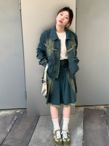 หมุดย้ําวินเทจย้อนยุค ขอบรุ่ย เดนิม ทรงเอ กระโปรงยาวปานกลาง ผู้หญิงสวยเอวสูง พลีท ผ้าฝ้าย ชุด ฤดูใบไม้ผลิ ฤดูใบไม้ร่วง ทันสมัย