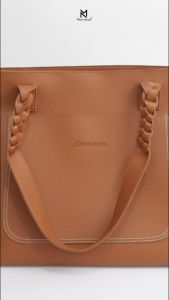 Totebag Alya Moonzaya: Desain Unik & Ramah Lingkungan