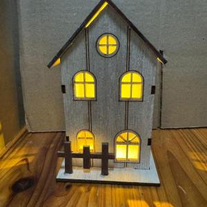 JETTING | (Ce14)Wooden Lighted Christmas Houses With Warm LED Glow And Snow Frosted Roofs Perfect For Holiday Home Table Decor
