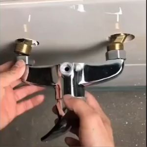 Bộ chân sen vòi nóng lạnh điều chỉnh góc lệch hướng xoay Phụ kiện thay thế phòng tắm- Minh House