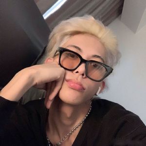 แว่นกันแดดกรอบเล็กสไตล์ย้อนยุคสำหรับผู้ชายและผู้หญิง แว่นกันแดดกันรังสียูวีสำหรับชายหาดในช่วงฤดูร้อนที่ปรับแต่งได้