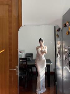 ชุดเดรสยาวสไตล์สตรีทสไตล์สตรีทสุดหรูหราพร้อมสายรัดคอวี ชุดราตรียาว ชุดราตรีสุดหรูหรา ชุดราตรีสุดหรูหรา