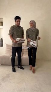 Batik Couple Pasangan terbaru Kemeja Blus Maheswari Burgundy - Batik Kembar Putra