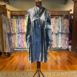 Nino Tunik by Dian Pelangi LIMITED EDITION Baju Atasan Blus Kerja Kantor Casual Formal Pesta Pernikahan Kondangan Wanita Cantik Anggun Modis Modern Simple Elegan Mewah Model Korea Terbaru Motif Batik Abstrak Hand Made Kekinian