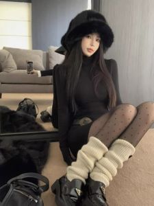 กระโปรงสั้นทรงเอเข้ารูปเอวสูงสำหรับผู้หญิงในฤดูใบไม้ร่วงและฤดูหนาว กระโปรงสั้นสีดำ เอฟเฟกต์กระชับสัดส่วน เอวสูง แขนยาว ปกติ