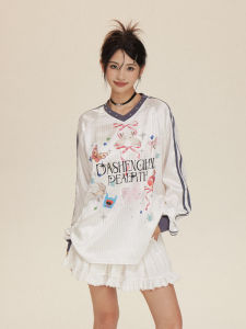 เสื้อยืดคอกว้างแขนยาวสไตล์อเมริกันย้อนยุคสำหรับเด็กผู้หญิง ทรงหลวมๆ ลำลอง คอกลม ฤดูใบไม้ผลิและฤดูใบไม้ร่วง เสื้อชั้นในใหม่