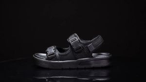 เสริมสวยมากขึ้น รองเท้าแตะรัดส้น พื้นยางรองเท้าแตะชายเก๋ๆ สามสี ผู้ชาย ราคาถูก สามารถรับไอน้ำของผู้ชาย