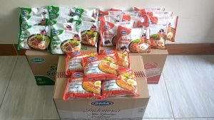 Paket Hemat 15 Bungkus : Mie Gaga 2000 Goreng Spesial 5 Bungkus Mie Gaga 2000 Soto Segar 5 bungkus dan Indonesia Mie Goreng Original 5 Bungkus