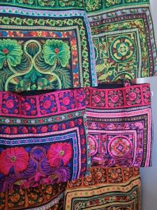 Direct Local Supplier / Wholesaler For Big Size Embroidery Bags / Bag 刺绣大包包的本地直接供应