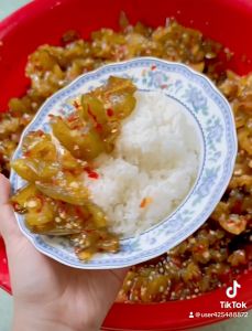 Mắm Dưa Gang (Dưa Mắm) ướp gia vị và không có chứa hàn the- làm từ dưa gang non giòn rất vừa ăn- Đặc Sản Minh Triết