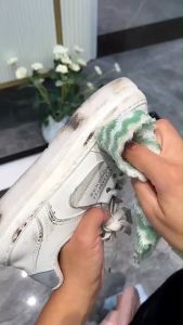 ครีมขัดรองเท้าขาว อย่างมีประสิทธิภาพกําจัดสิ่งสกปรก พร้อมฟองน้ำสำหรับขัดสะอาด