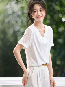 MOHANYIMEI | Patched Design V-Neck T-Shirt