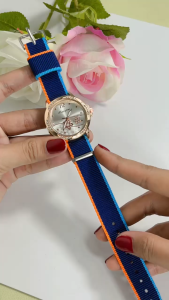 Jam Tangan Wanita Korea Fesyen - Tali Kanvas Berwarna Dial Bunga Emas Model Elegan 2025
