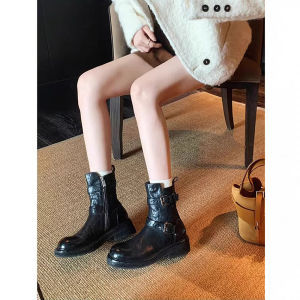 รองเท้าบูทมาร์ตินหนังแท้ทรงหัวมนส้นกลาง ฤดูใบไม้ผลิและฤดูใบไม้ร่วง รองเท้าบูทสไตล์อังกฤษแบบย้อนยุคสำหรับผู้หญิง บูทสั้นแบบมีเข็มขัด บูทเชลซี่