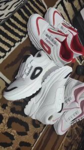 Sepatu Wanita Sneakers Olahraga Lari Jalan Jalan Santai Simpel dan Elegan Murah Terbaru