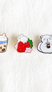 LITTLE JOY Foodie Animal Rabbit Cat Cute Metal Brooch Pin/ Kerongsang Badge Kucing Strawberry Comel /可爱贪吃动物卡通胸针 MTL14