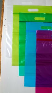 ถุงซิป ซองซิป ถุงใส่เสื้อผ้า ถุงซิปมีหูหิ้ว ถุงบูติก ถุงซิปหูเจาะ ถุงซิปหลากสี ขนาด 10x15 นิ้ว เเพค 1 กิโล