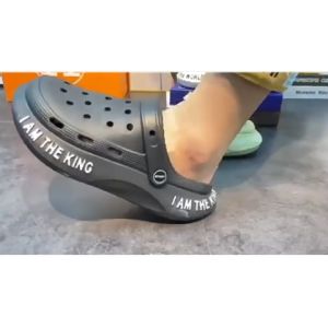 QZshop สวยพร้อมส่งมากแม่ รองเท้าหัวโตแฟชั่นรุ่นนี้แอดแนะนำต่อเลย ของเขาดีจริง วัสดุที่ใช้มีคุณภาพมาก ทนทาน กันน้ำ กันลื่น มีมาให้เลือกถึง 4 สี งานดีขนาดนี้ต้องมีแล้วไหม รีบมาตำจ้าสาวๆ