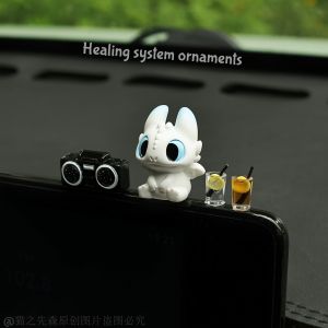 ของเล่นประดับรถยนต์ลายมังกรสีดำและขาวน่ารัก พลิกขึ้นมาแสดงหน้าจอ ของเล่นติดหน้าจอแสดงผลแบบติดเทป ตกแต่งภายในรถยนต์