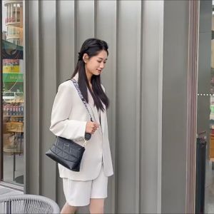 MJM กระเป๋าผู้หญิง กระเป๋าสะพายพาดลำตัว - กระเป๋าสวยที่สุดในรูปแบบสะพายพาดลำตัว