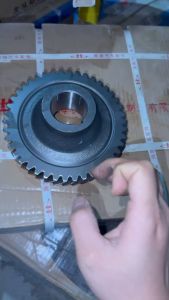 Bánh răng tầng dưới lai số 5 42 răng chéo 1700JB-056 EQ145 cổ trong 45 cao 44 lắp cho các loại xe ô tô 35 đến 6 tấn ben thùng hộp số 140 145