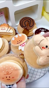 กระเป๋าใส่เหรียญรูปขนมปังการ์ตูนตุ๊กตาน่ารักพร้อมตะขอพวงกุญแจ