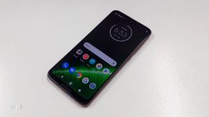 Motorola Moto G7 Plus 4G LTE 6.2 นิ้ว Dual SIM Card สมาร์ทโฟน Octa-core และ 4GB RAM 128GB ROM 3000mAh นิ้ว NFC Android โทรศัพท์มือถือลายนิ้วมือ