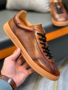 Leather Mens Casual Shoes Breathable Retro Style Comfortable Board Shoes Durable Rubber Sole round Toe Flat Heel Plain Color