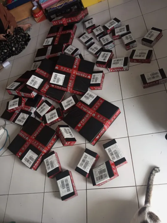 Wardah%20Exclusive%20liquid%20foundation%20flawless%20coverage%20with%20lightweight%20texture%20SPF%2030%20-%20Image%203