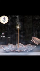 Đế Cắm Nhang Đốt Trầm Nhang Vòng Xông Trầm Hương Mẫu Cánh Hoa Sen 2 Tầng Bằng Hợp Kim Đồng