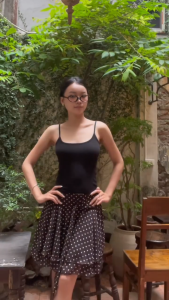 Chân váy chữ A dáng lửng 2 tầng chấm bi phối vạt vắt eo WOMAN BASIC CV31 chất voan nhẹ bay đi chơi đi biển