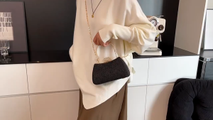 Ví Cầm Tay Dự Tiệc Ánh Nhũ Cao Cấp Khóa Vương Miện – Clutch Nữ Sang Trọng Kèm Dây Đeo LILA CVM17