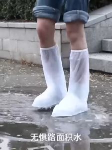 คุณเลือกรองเท้ากันน้ำที่น่าสนใจ ผ้าคุมกันน้ำสีใส รองเท้ากันน้ำ ถุงสวมรองเท้ากันน้ำ ถุงสวมรองเท้ากันฝน ได้สูงสุด สวยใส พิจารณาจากคุณค่า