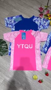 Đồ bơi bé gái bé trai 2 mảnh áo phủ bụng ngắn tay quần đùi họa tiết nhiều màu chất liệu thun lạnh BINSPORTS BB034